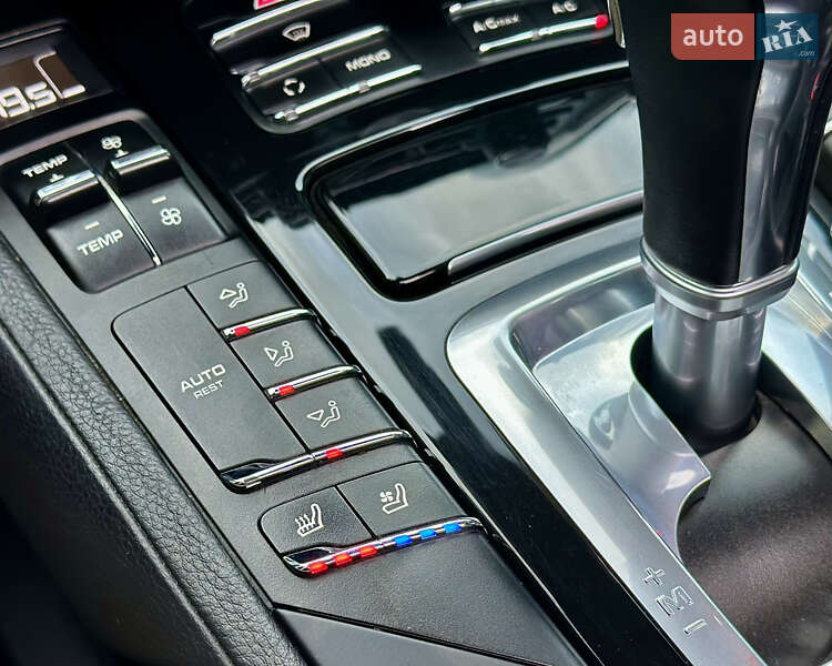 Внедорожник / Кроссовер Porsche Cayenne 2012 в Киеве