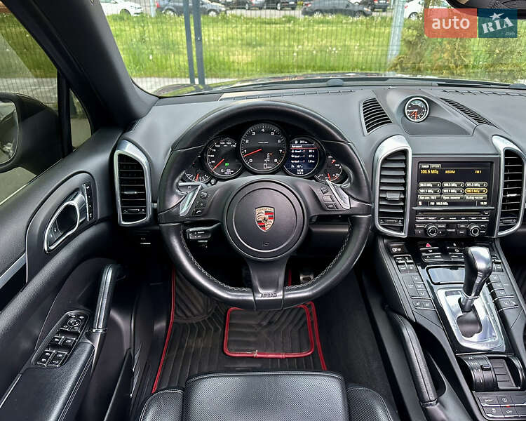 Внедорожник / Кроссовер Porsche Cayenne 2012 в Киеве