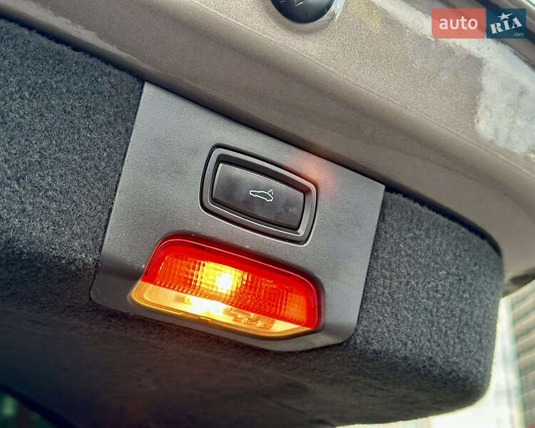 Внедорожник / Кроссовер Porsche Cayenne 2012 в Киеве