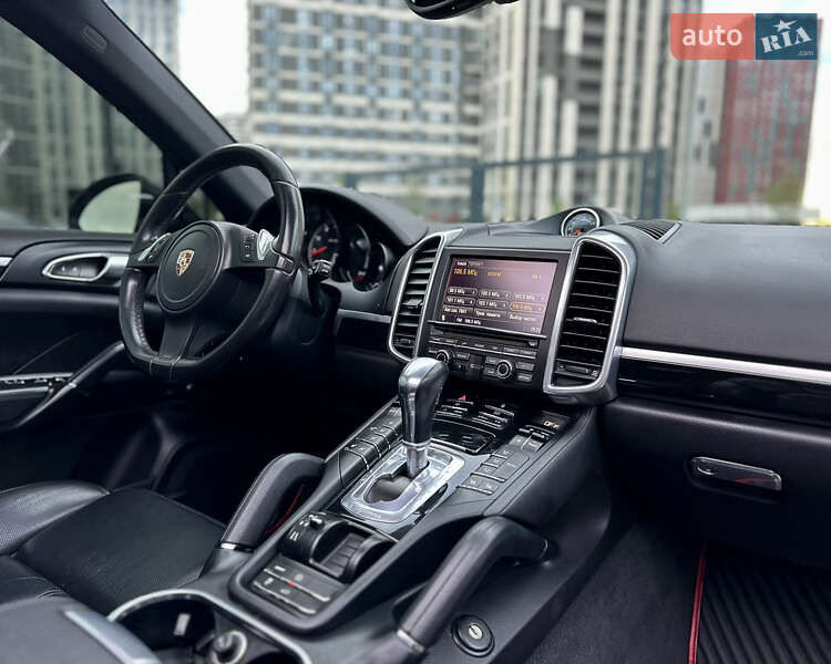 Внедорожник / Кроссовер Porsche Cayenne 2012 в Киеве