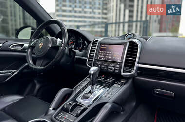 Позашляховик / Кросовер Porsche Cayenne 2012 в 