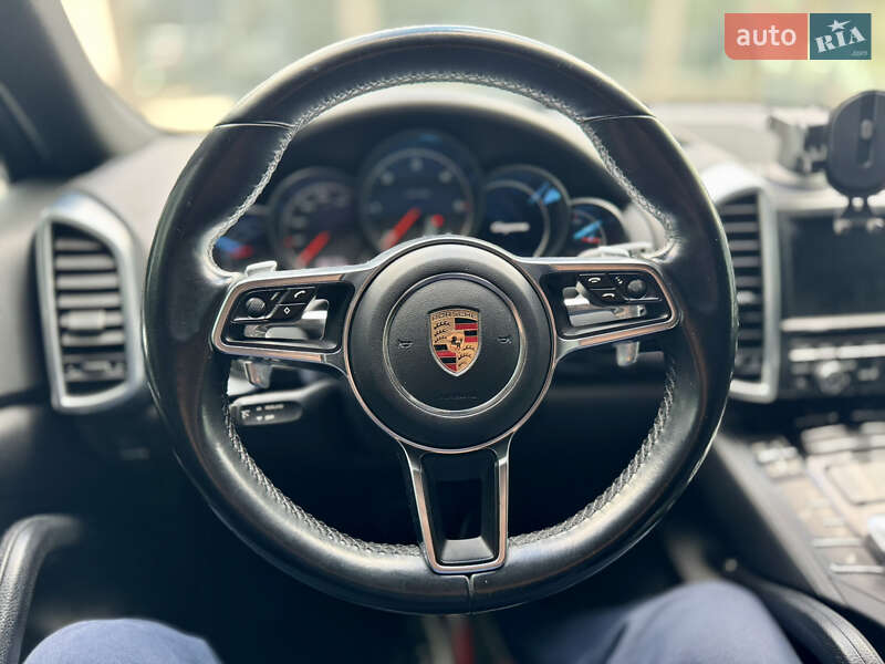 Внедорожник / Кроссовер Porsche Cayenne 2016 в Киеве