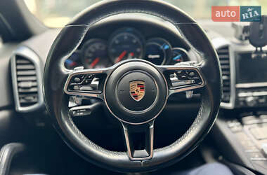 Внедорожник / Кроссовер Porsche Cayenne 2016 в 