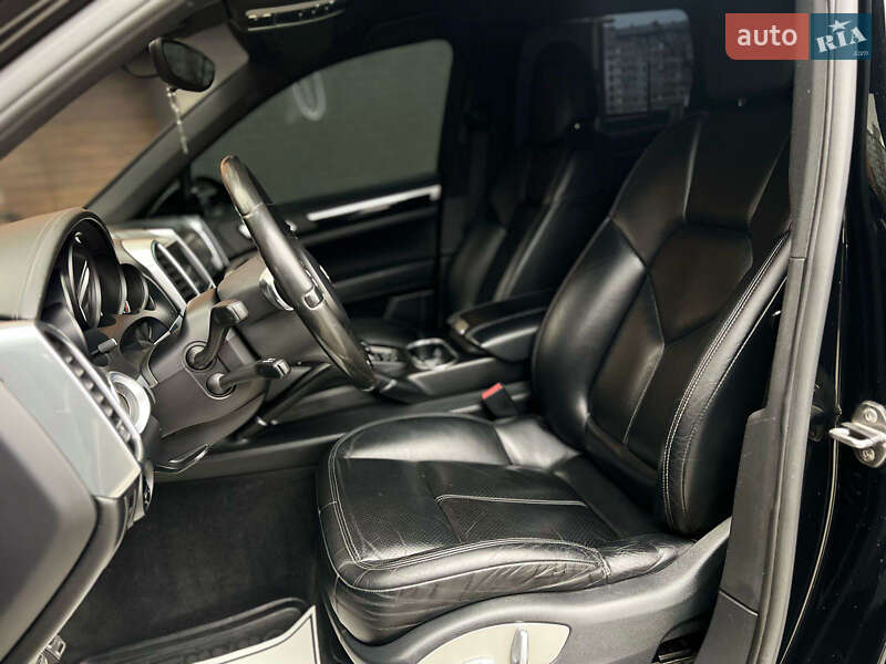 Позашляховик / Кросовер Porsche Cayenne 2011 в Івано-Франківську