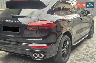Позашляховик / Кросовер Porsche Cayenne 2016 в 