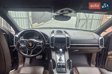 Позашляховик / Кросовер Porsche Cayenne 2016 в 