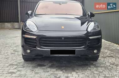 Позашляховик / Кросовер Porsche Cayenne 2016 в 