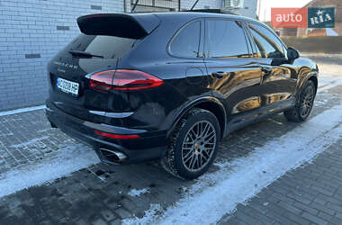 Внедорожник / Кроссовер Porsche Cayenne 2016 в 