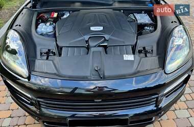 Позашляховик / Кросовер Porsche Cayenne 2022 в 