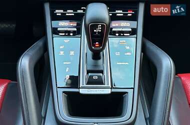 Позашляховик / Кросовер Porsche Cayenne 2022 в 