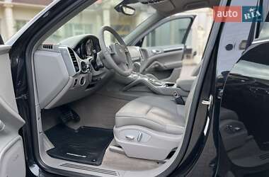 Внедорожник / Кроссовер Porsche Cayenne 2010 в 