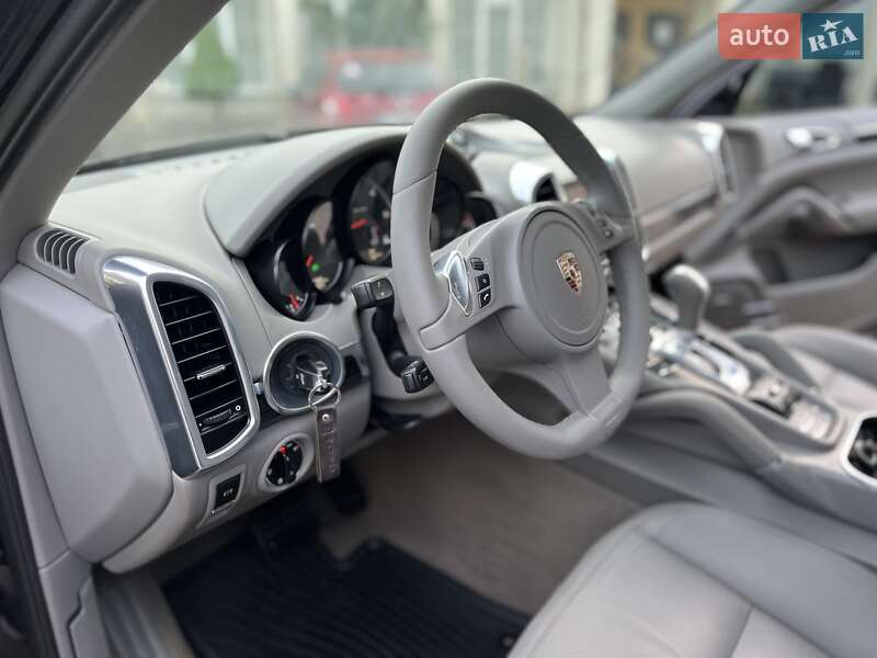 Позашляховик / Кросовер Porsche Cayenne 2010 в Хмельницькому