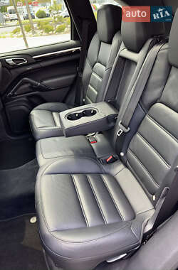 Позашляховик / Кросовер Porsche Cayenne 2013 в 