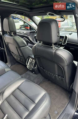 Позашляховик / Кросовер Porsche Cayenne 2013 в 