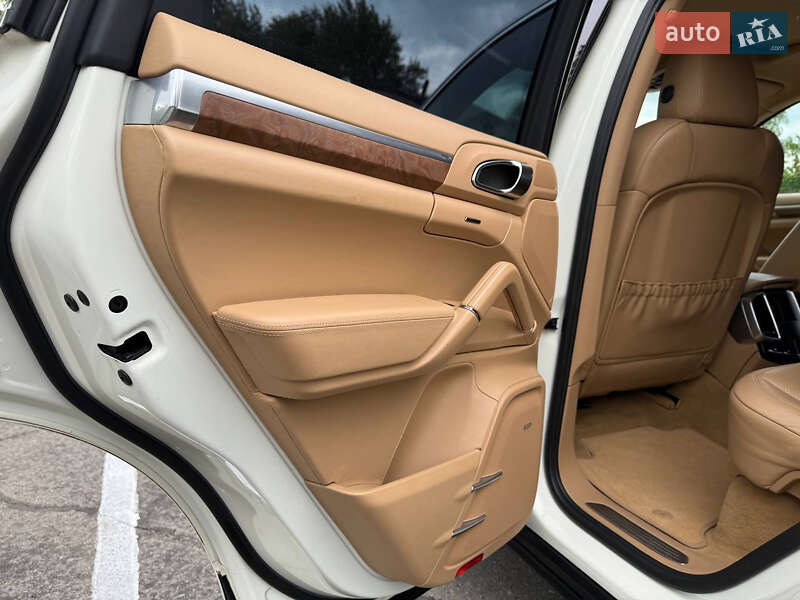 Внедорожник / Кроссовер Porsche Cayenne 2010 в Днепре