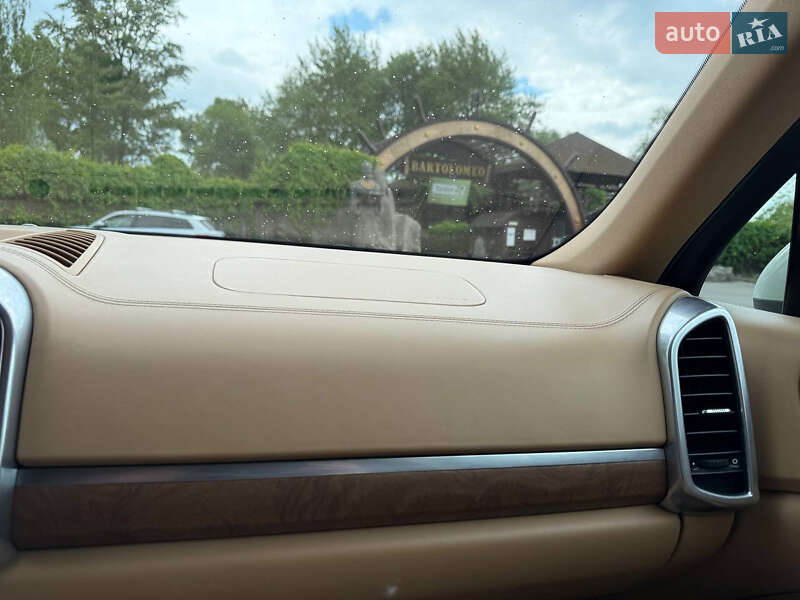 Внедорожник / Кроссовер Porsche Cayenne 2010 в Днепре