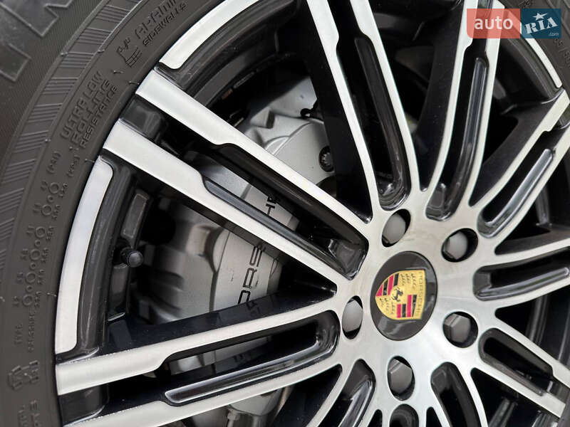 Внедорожник / Кроссовер Porsche Cayenne 2010 в Днепре