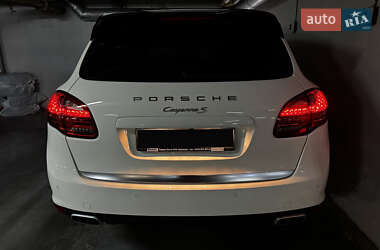 Позашляховик / Кросовер Porsche Cayenne 2010 в 
