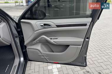 Внедорожник / Кроссовер Porsche Cayenne 2013 в 