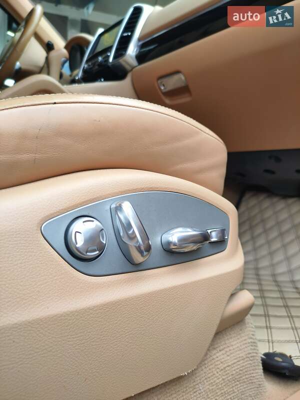 Внедорожник / Кроссовер Porsche Cayenne 2014 в Днепре