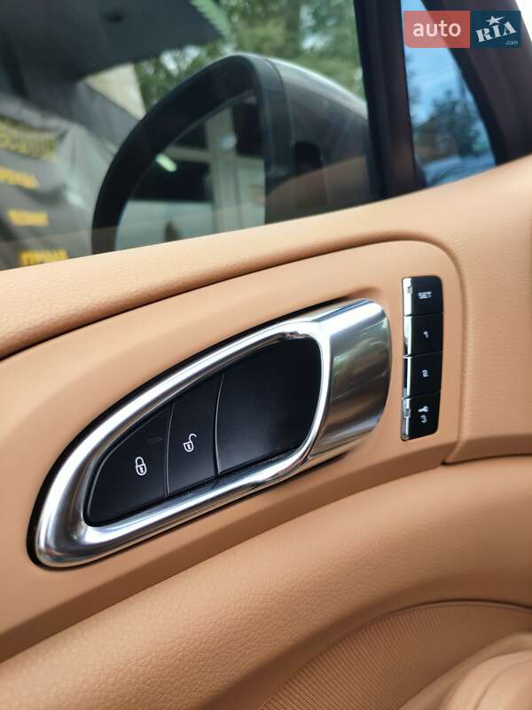 Внедорожник / Кроссовер Porsche Cayenne 2014 в Днепре