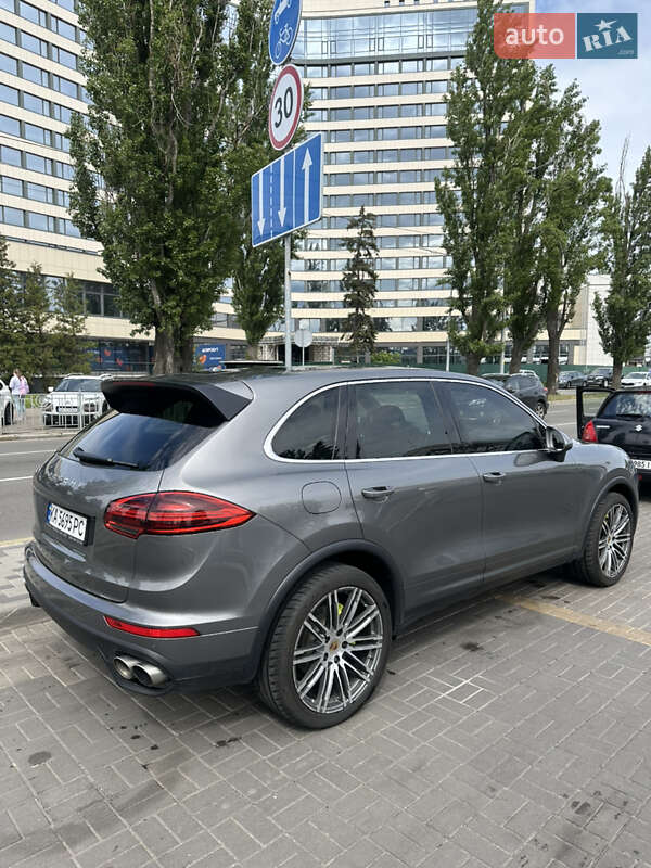 Внедорожник / Кроссовер Porsche Cayenne 2015 в Киеве