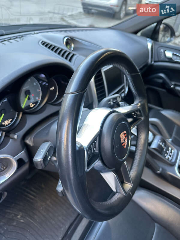 Внедорожник / Кроссовер Porsche Cayenne 2015 в Киеве