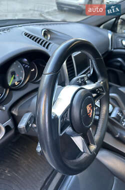 Внедорожник / Кроссовер Porsche Cayenne 2015 в 
