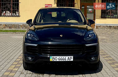 Внедорожник / Кроссовер Porsche Cayenne 2015 в 