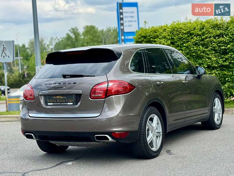 Внедорожник / Кроссовер Porsche Cayenne 2011 в Киеве