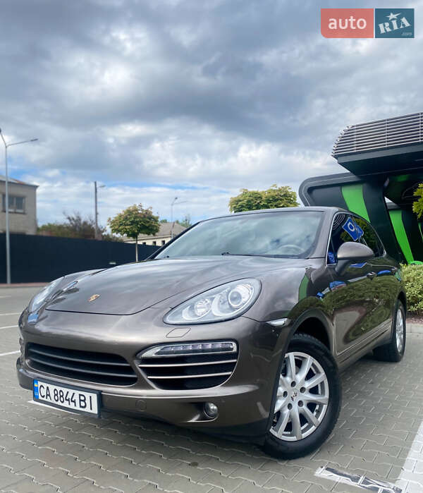 Внедорожник / Кроссовер Porsche Cayenne 2011 в 
