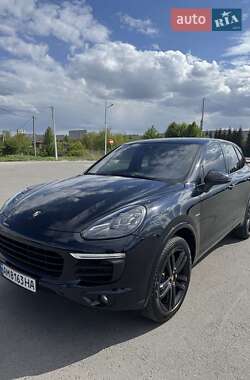 Позашляховик / Кросовер Porsche Cayenne 2015 в Житомирі