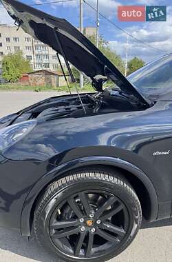 Внедорожник / Кроссовер Porsche Cayenne 2015 в 