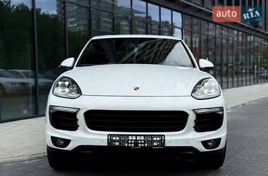 Внедорожник / Кроссовер Porsche Cayenne 2015 в 