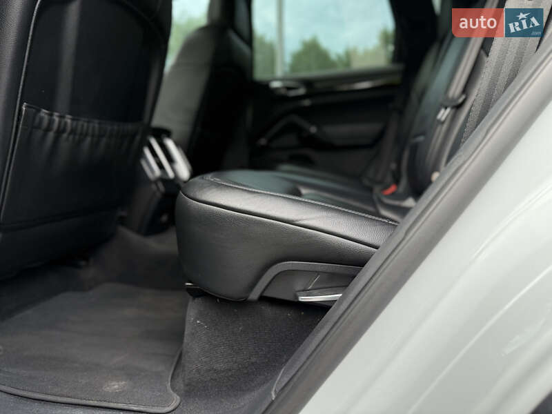 Позашляховик / Кросовер Porsche Cayenne 2015 в Львові фото 45 Позашляховик / Кросовер Porsche Cayenne 2015 в Львові