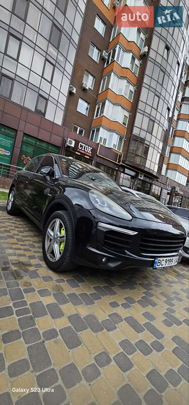 Внедорожник / Кроссовер Porsche Cayenne 2015 в Львове