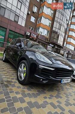 Внедорожник / Кроссовер Porsche Cayenne 2015 в 