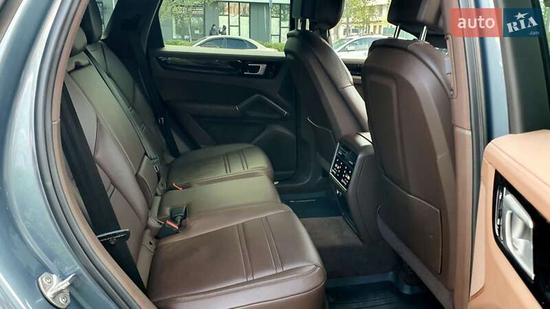 Внедорожник / Кроссовер Porsche Cayenne 2019 в Киеве