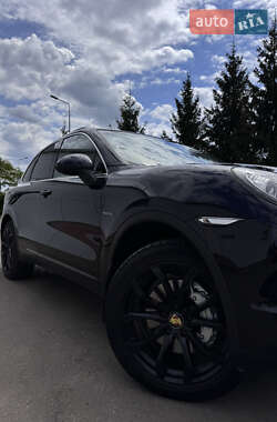 Внедорожник / Кроссовер Porsche Cayenne 2010 в 