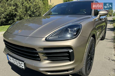 Внедорожник / Кроссовер Porsche Cayenne 2018 в 