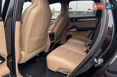 Внедорожник / Кроссовер Porsche Cayenne 2018 в 