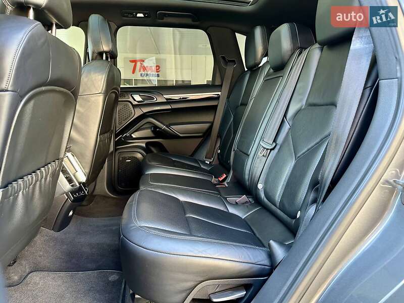 Позашляховик / Кросовер Porsche Cayenne 2013 в Дніпрі