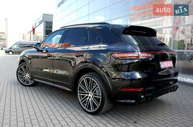 Позашляховик / Кросовер Porsche Cayenne 2020 в 