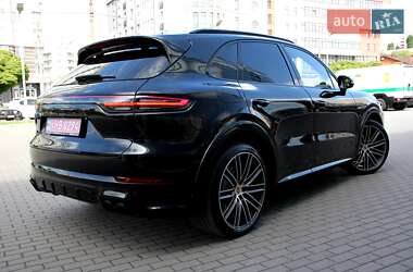 Позашляховик / Кросовер Porsche Cayenne 2020 в 