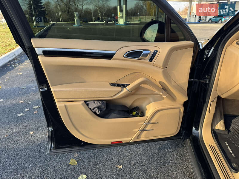 Внедорожник / Кроссовер Porsche Cayenne 2012 в Павлограде