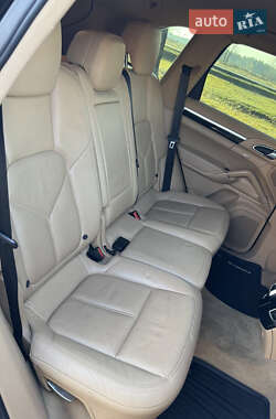Позашляховик / Кросовер Porsche Cayenne 2012 в 