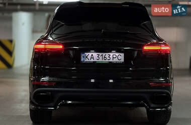 Внедорожник / Кроссовер Porsche Cayenne 2016 в 
