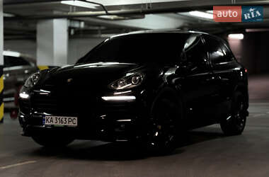 Внедорожник / Кроссовер Porsche Cayenne 2016 в 