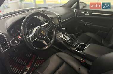 Внедорожник / Кроссовер Porsche Cayenne 2015 в 