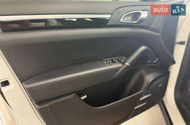 Внедорожник / Кроссовер Porsche Cayenne 2015 в 